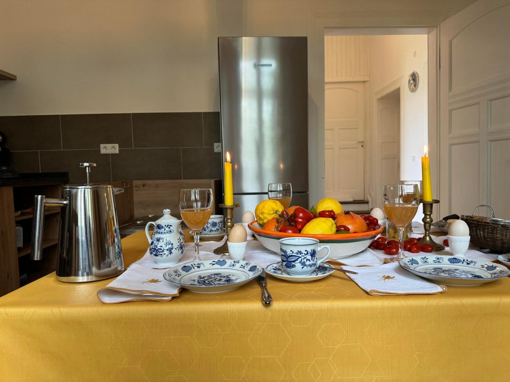 L' Extravagante Im Garten Von Schloss Schmidtheim Εξωτερικό φωτογραφία