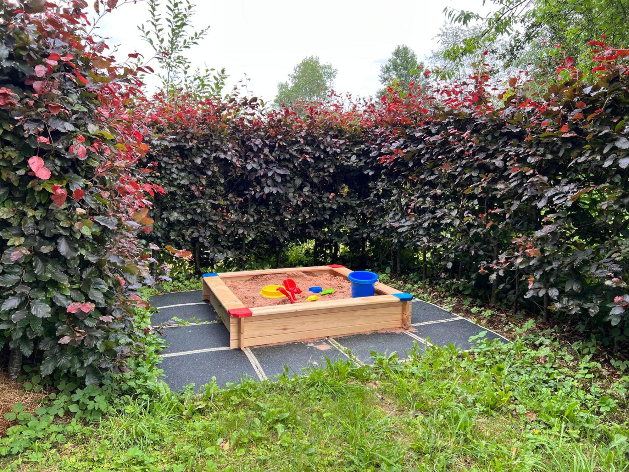 L' Extravagante Im Garten Von Schloss Schmidtheim Εξωτερικό φωτογραφία