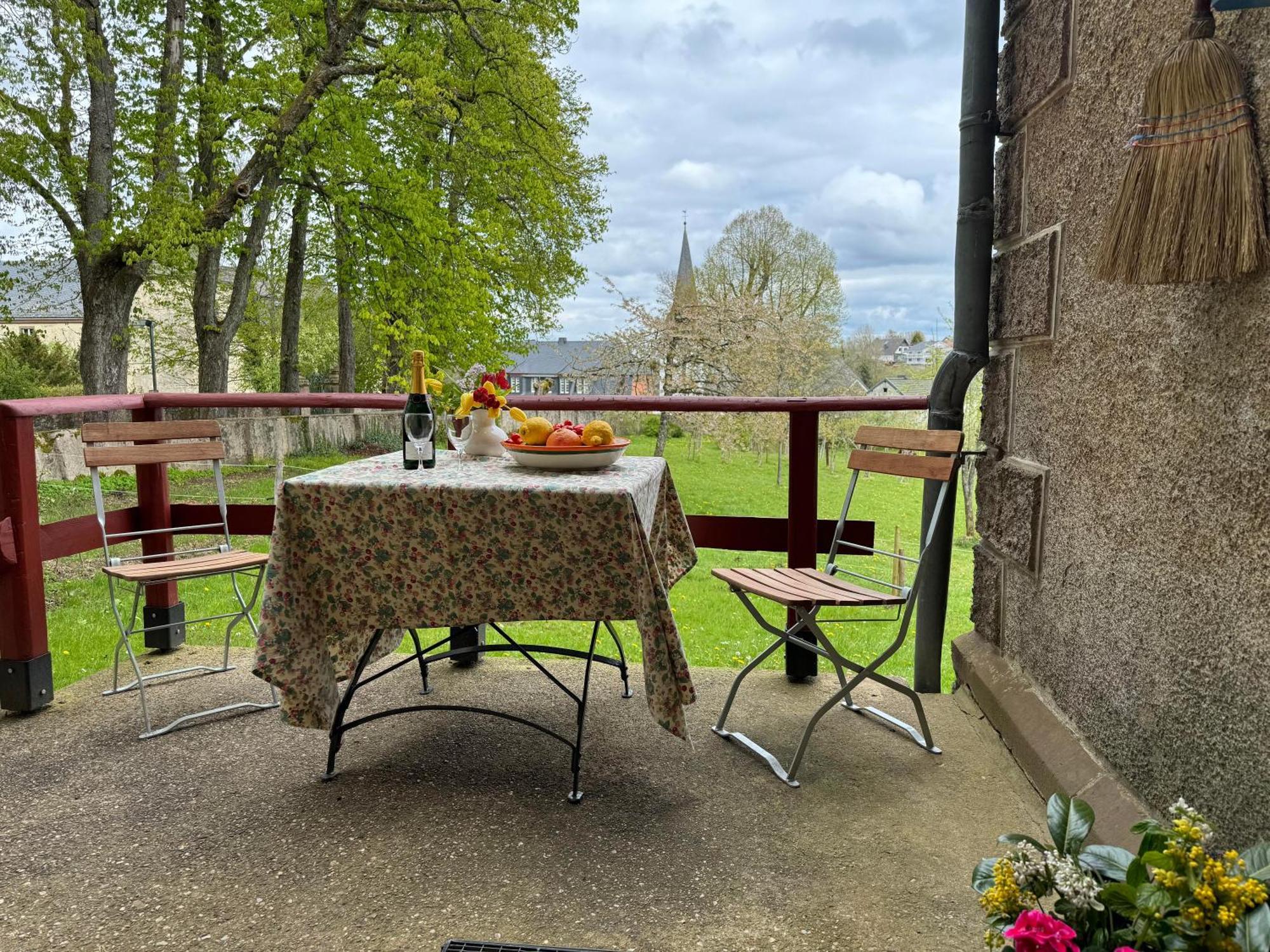 L' Extravagante Im Garten Von Schloss Schmidtheim Εξωτερικό φωτογραφία