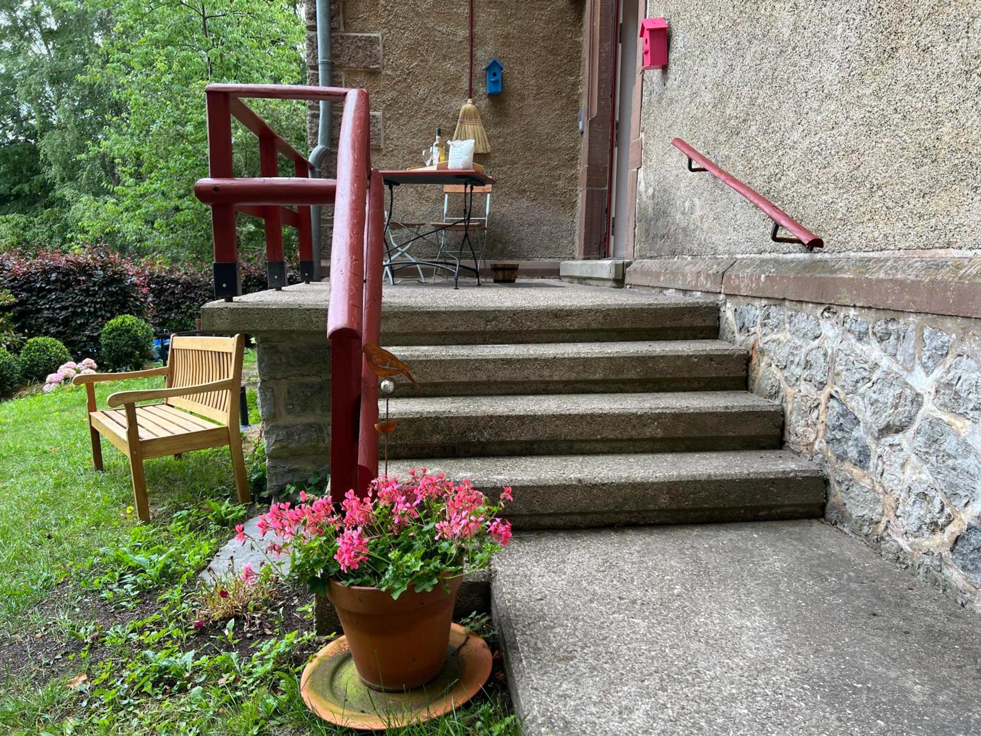 L' Extravagante Im Garten Von Schloss Schmidtheim Εξωτερικό φωτογραφία